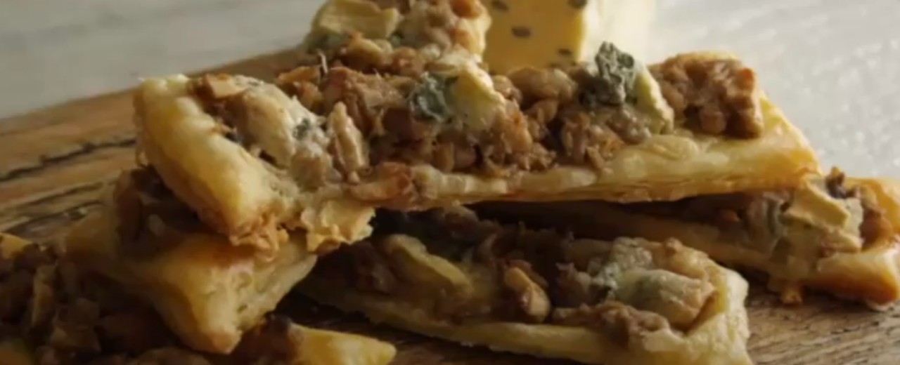 Kaasstengels met noten